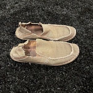Crevo mens size 9 slip on canvas shoes EUC